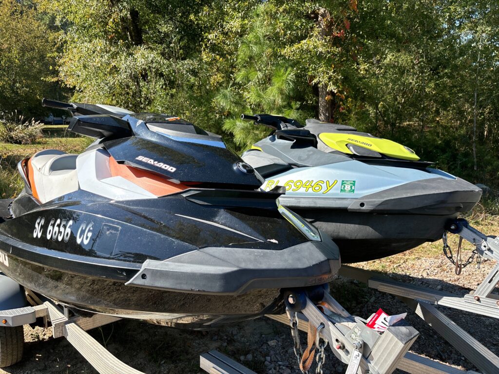 2 Avi-ski jet skis